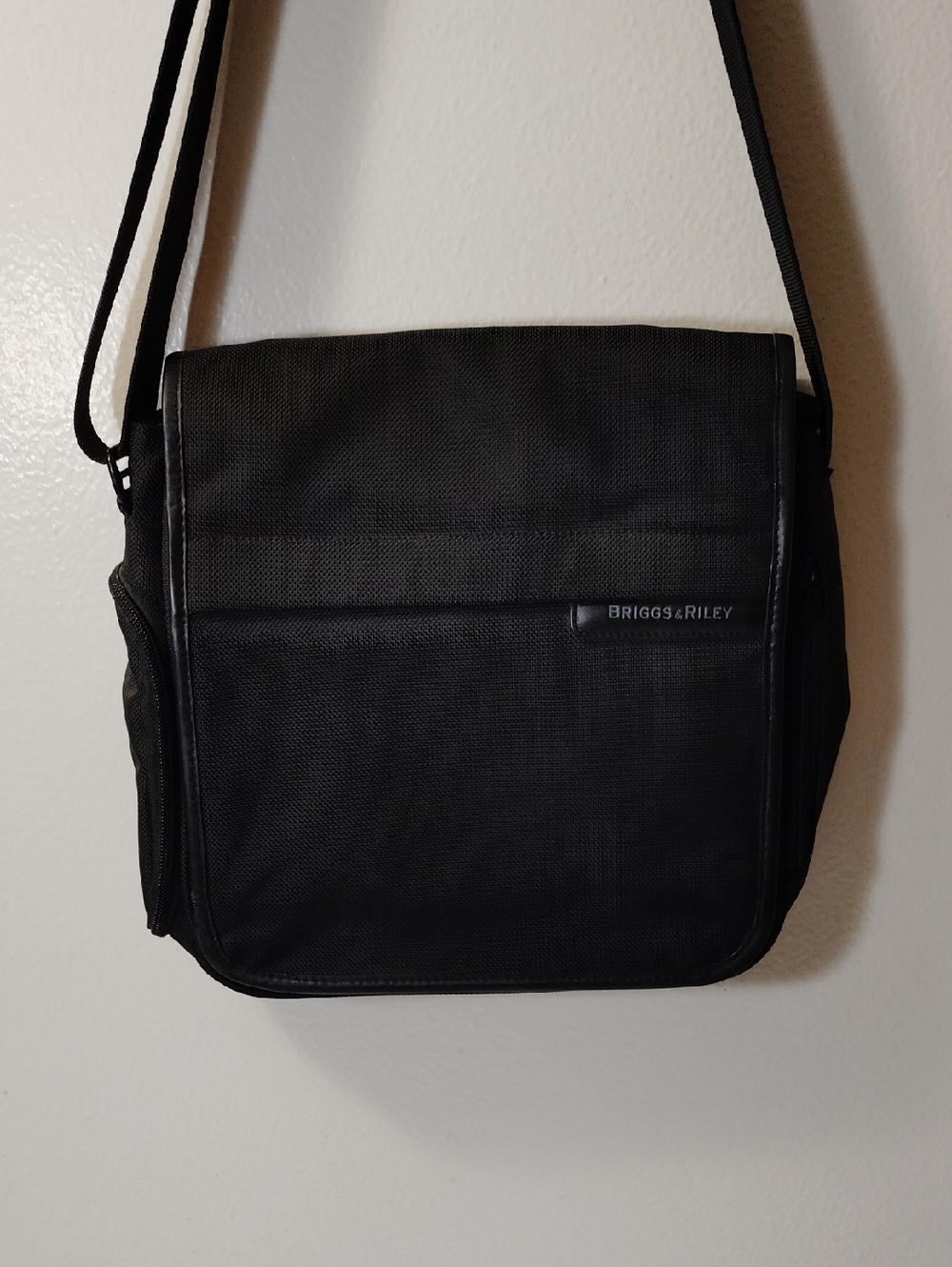Briggs & Riley Black Men's Messenger Crossbody Bag